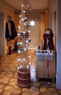 Geflochtene Weiden als Weihnachtsdeko